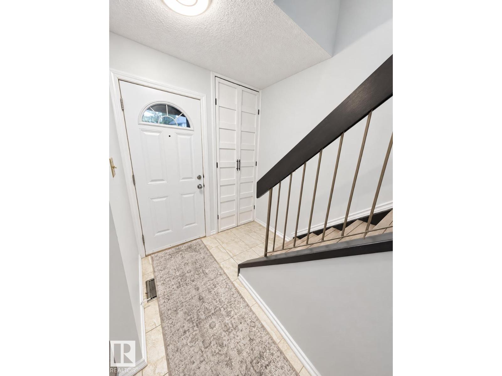12034 25 Ave Nw Property Photo 6