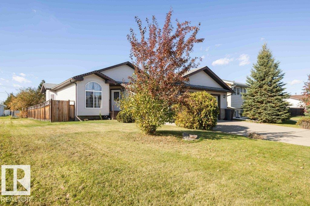 4720 47 St Property Photo 2