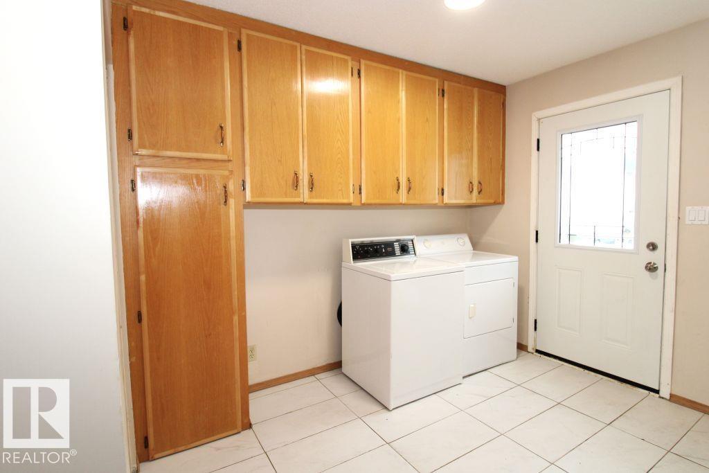 11393 22 Av Nw Property Photo 4