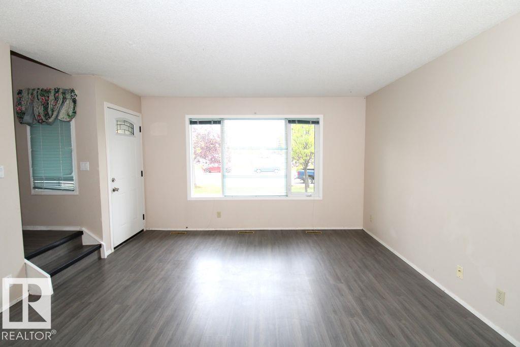 11393 22 Av Nw Property Photo 11