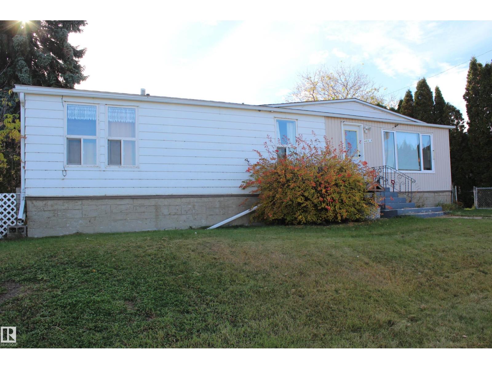 4809 53 Av Property Photo 1