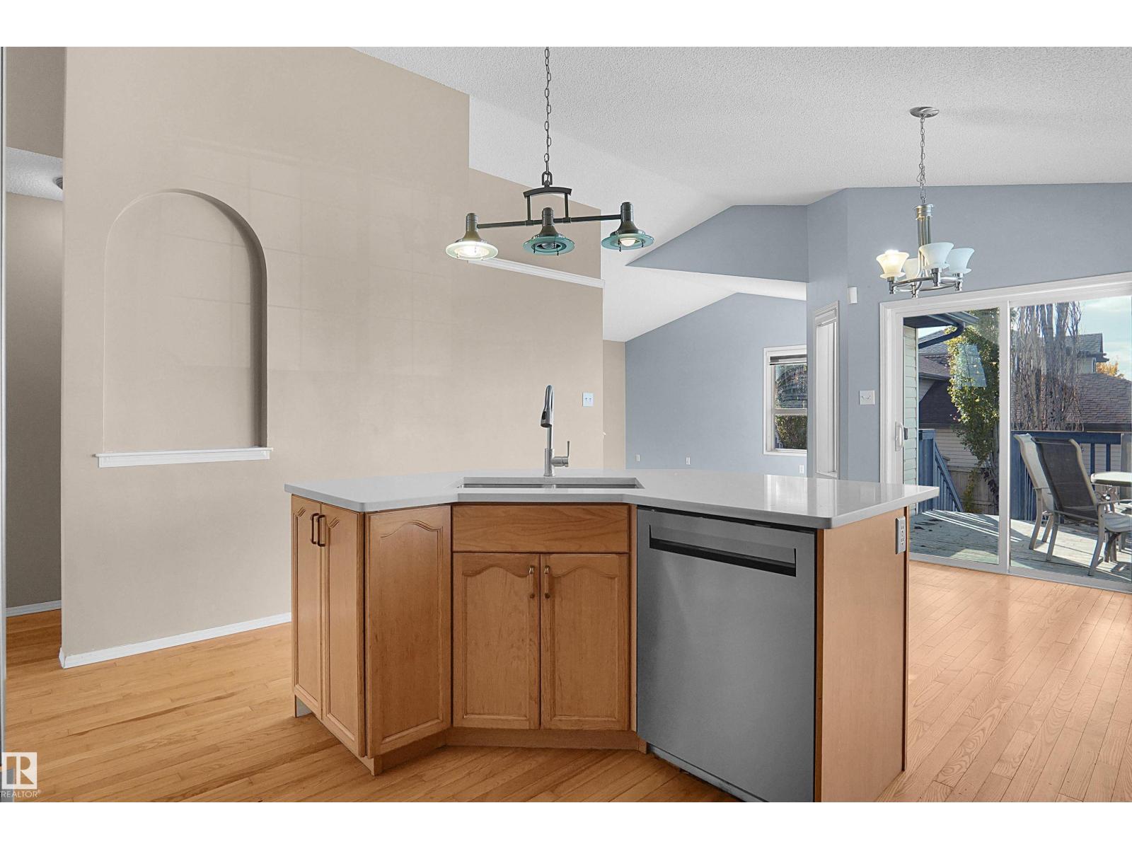16112 92 St Nw Property Photo 14