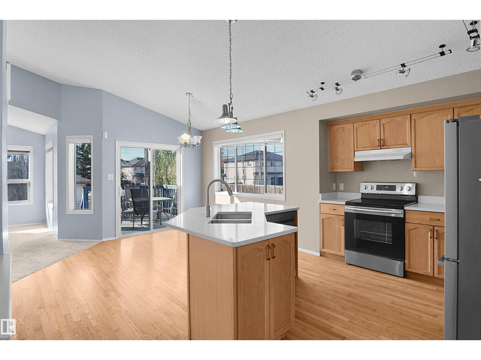 16112 92 St Nw Property Photo 16