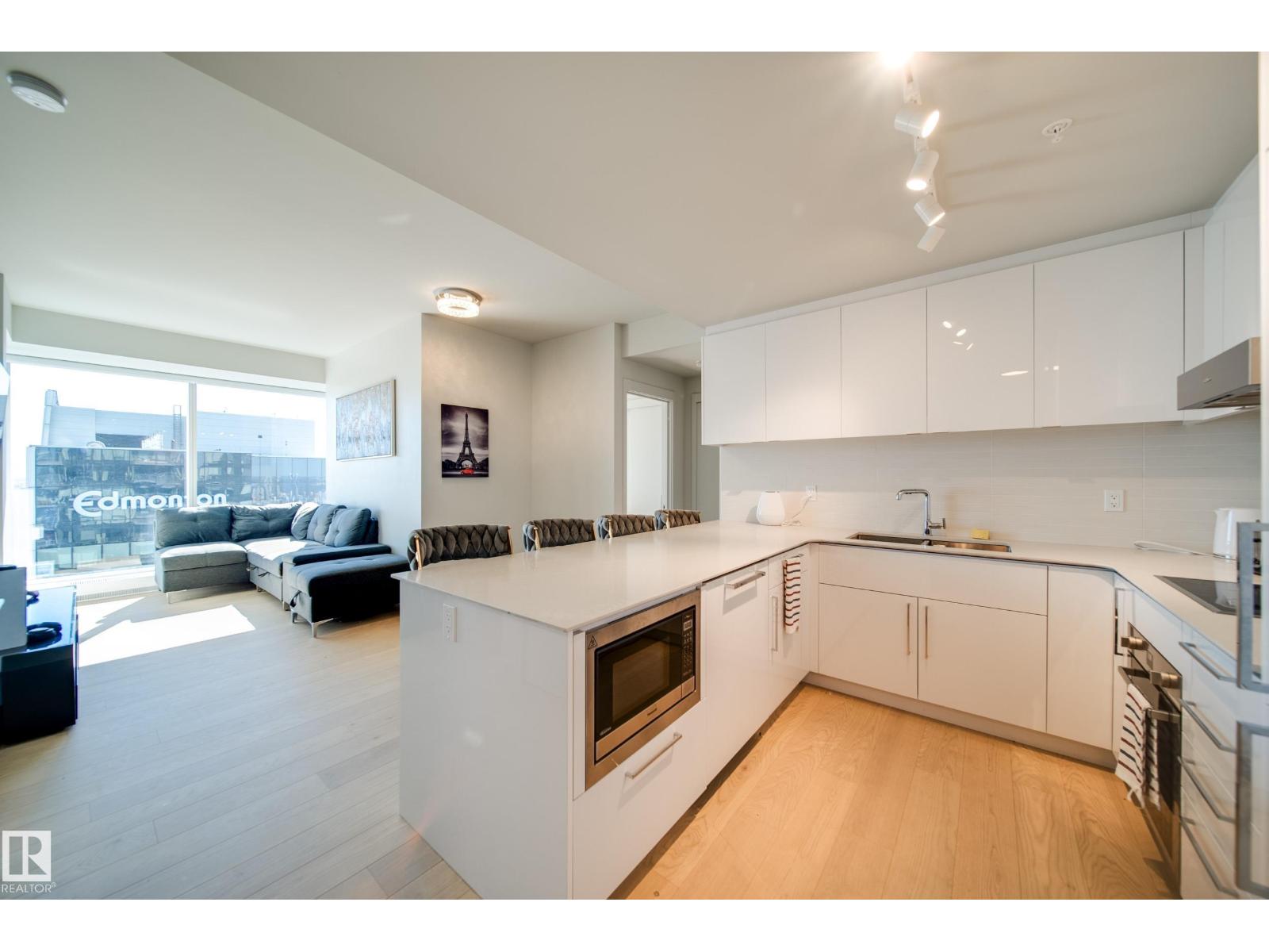 #3505 10360 102 ST NW Property Photo 1