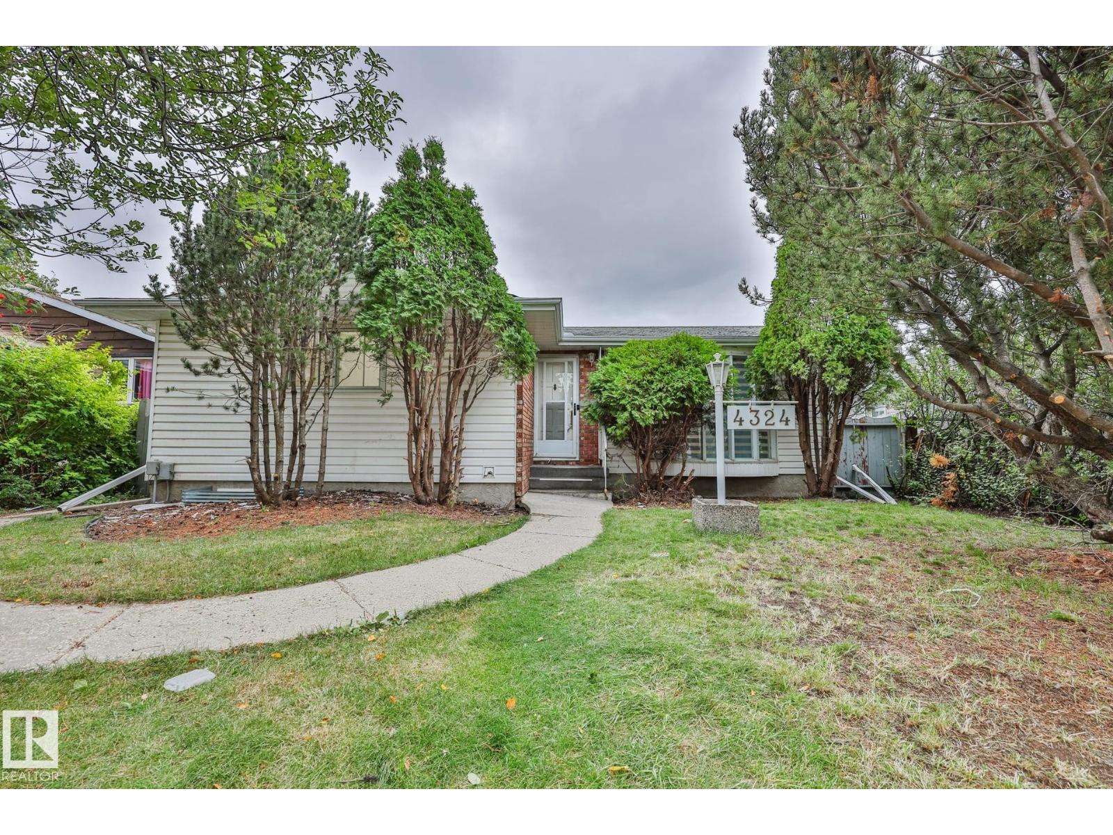 4324 70 St Nw Property Photo 1