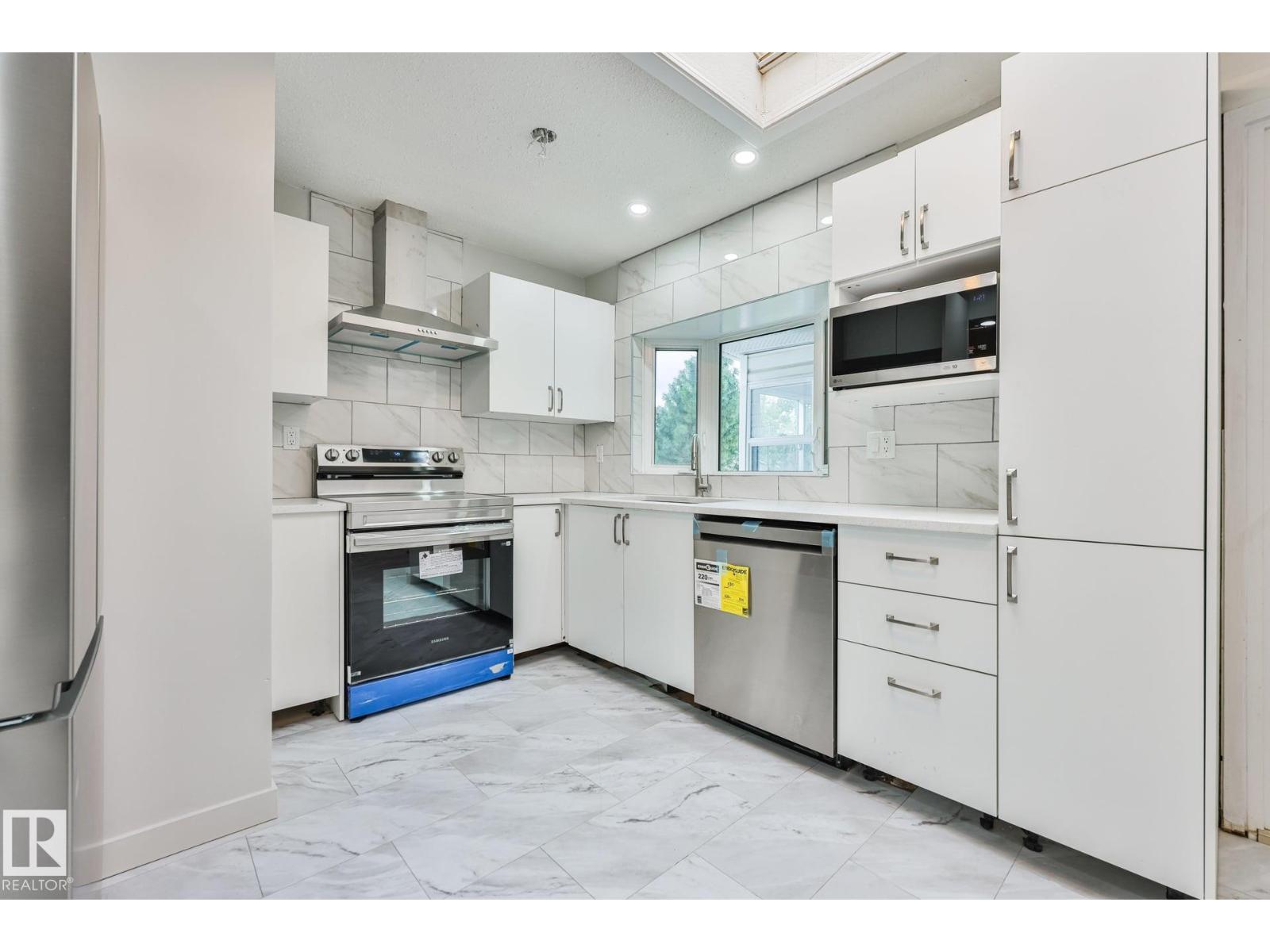 4324 70 St Nw Property Photo 8