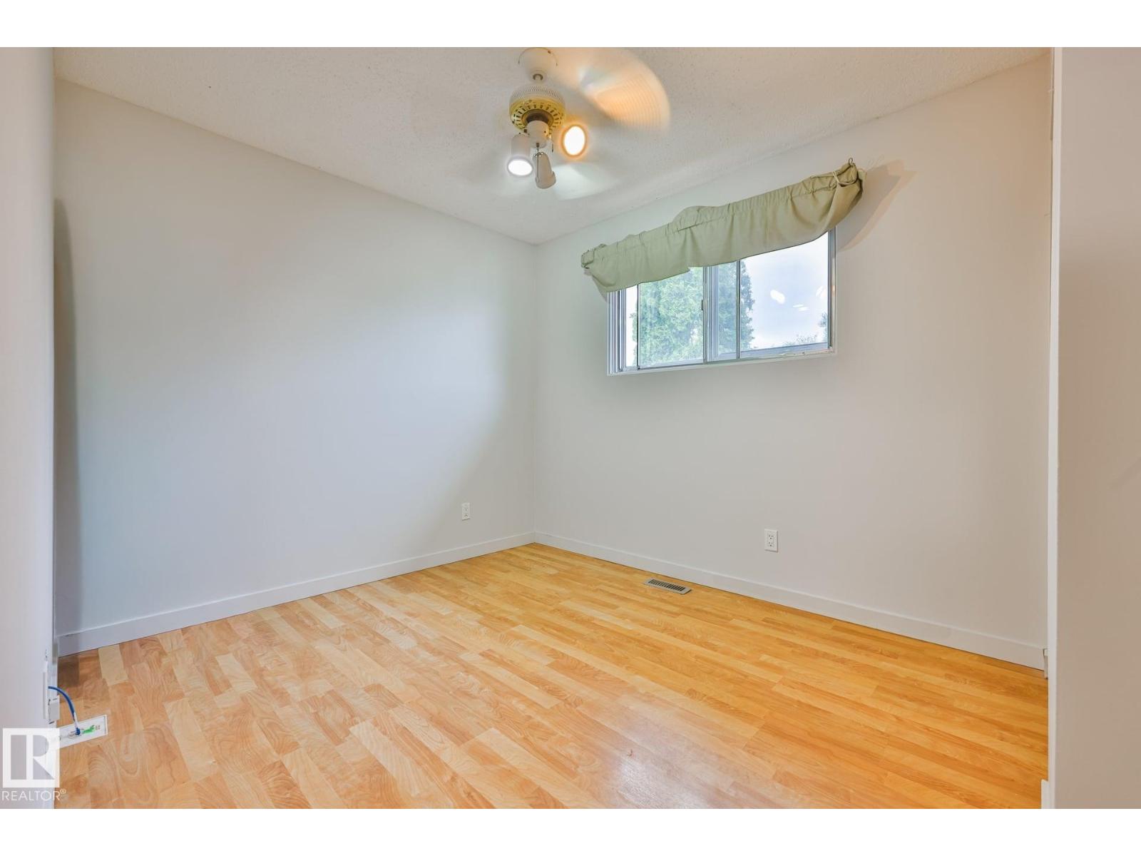 4324 70 St Nw Property Photo 11