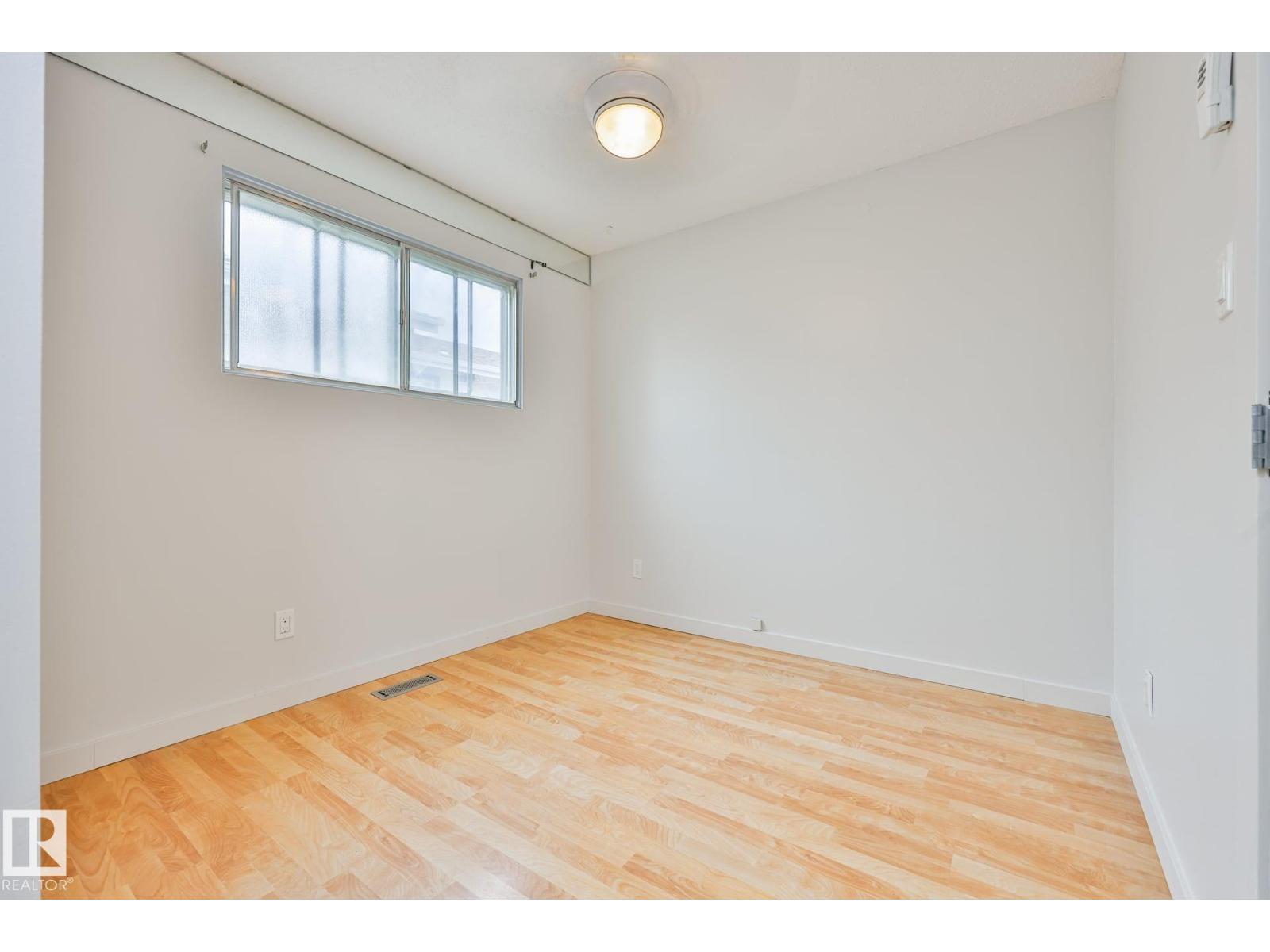4324 70 St Nw Property Photo 12