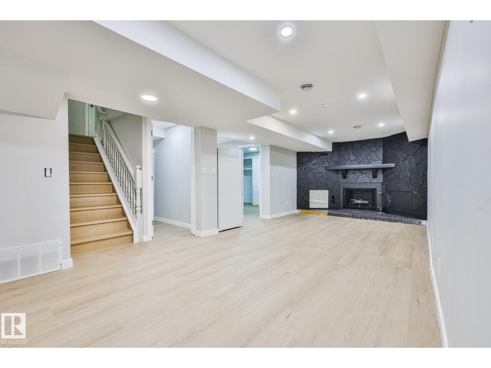 4324 70 St Nw Property Photo 18