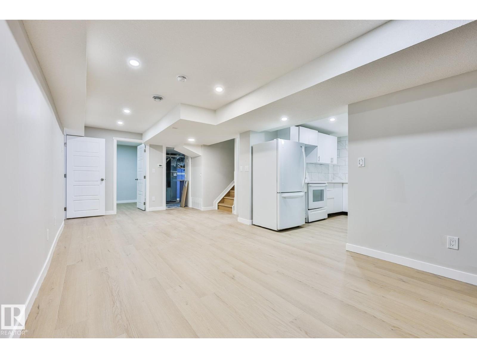 4324 70 St Nw Property Photo 20