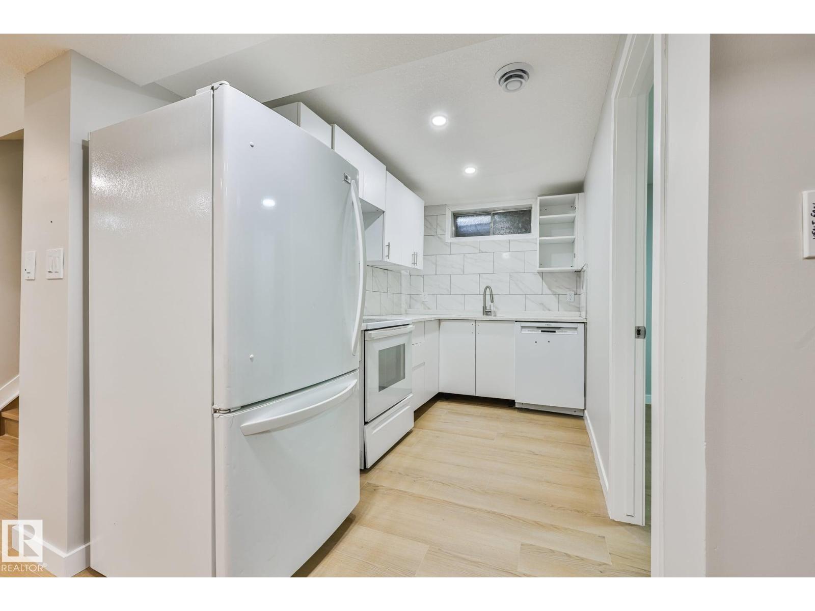 4324 70 St Nw Property Photo 21