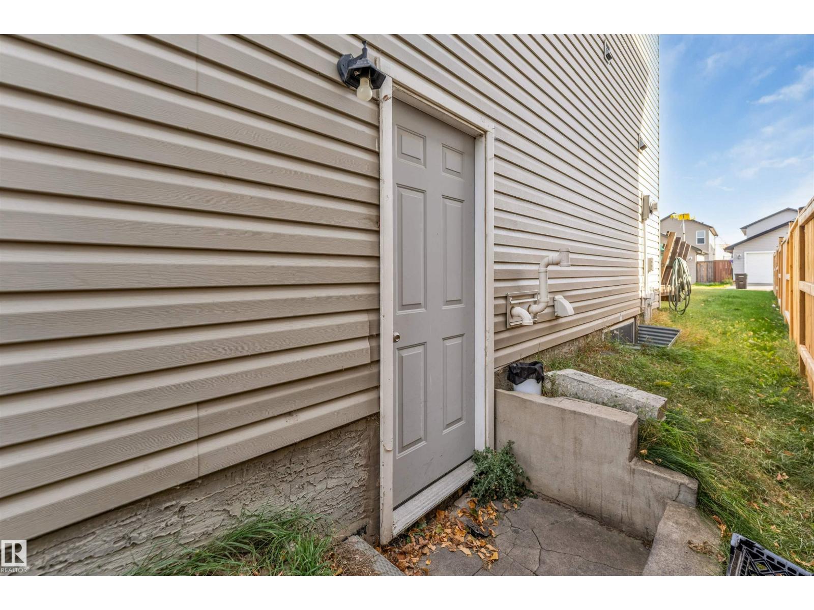 3503 15a St Nw Property Photo 4