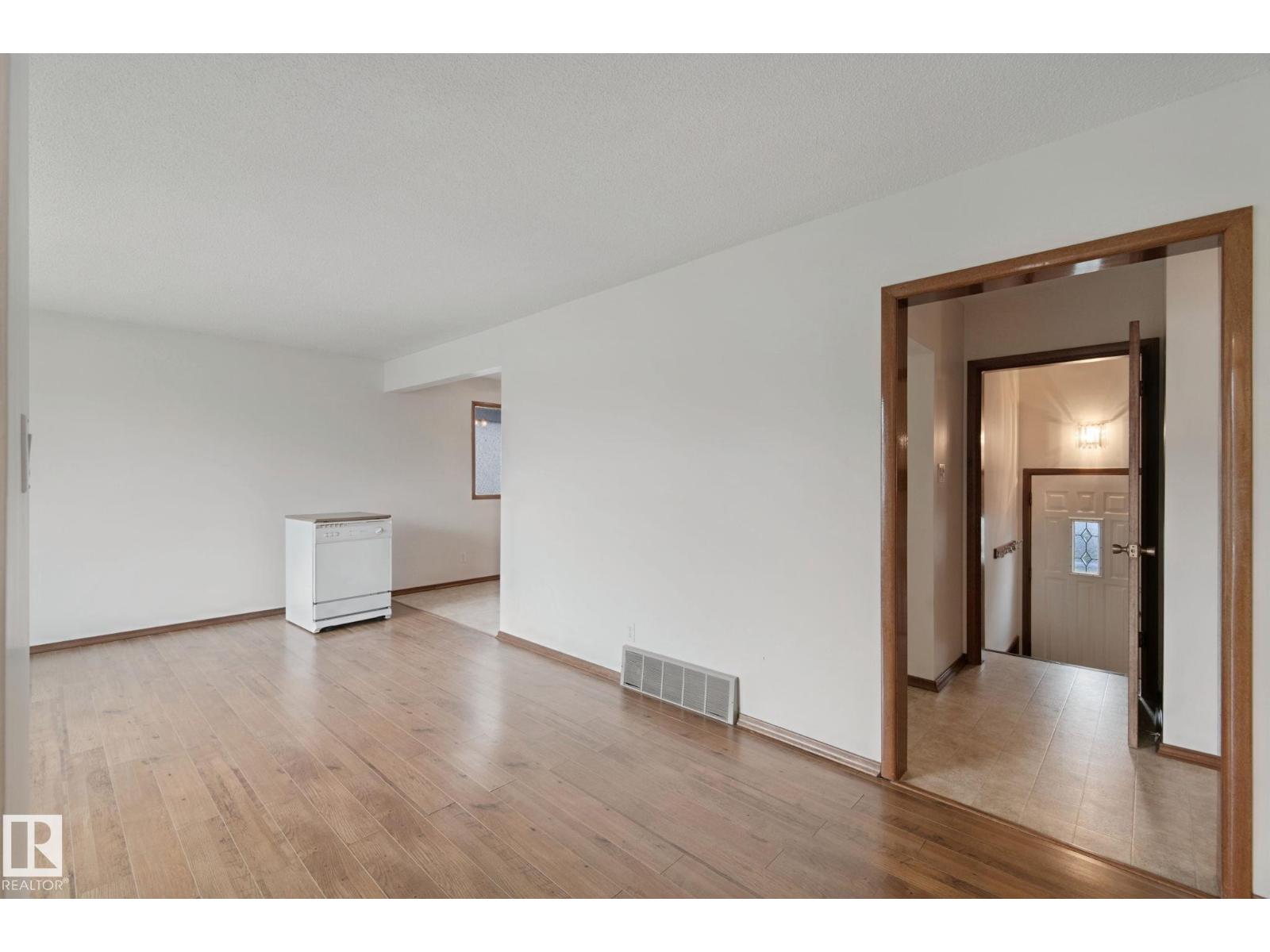 8424 70 St Nw Property Photo 8