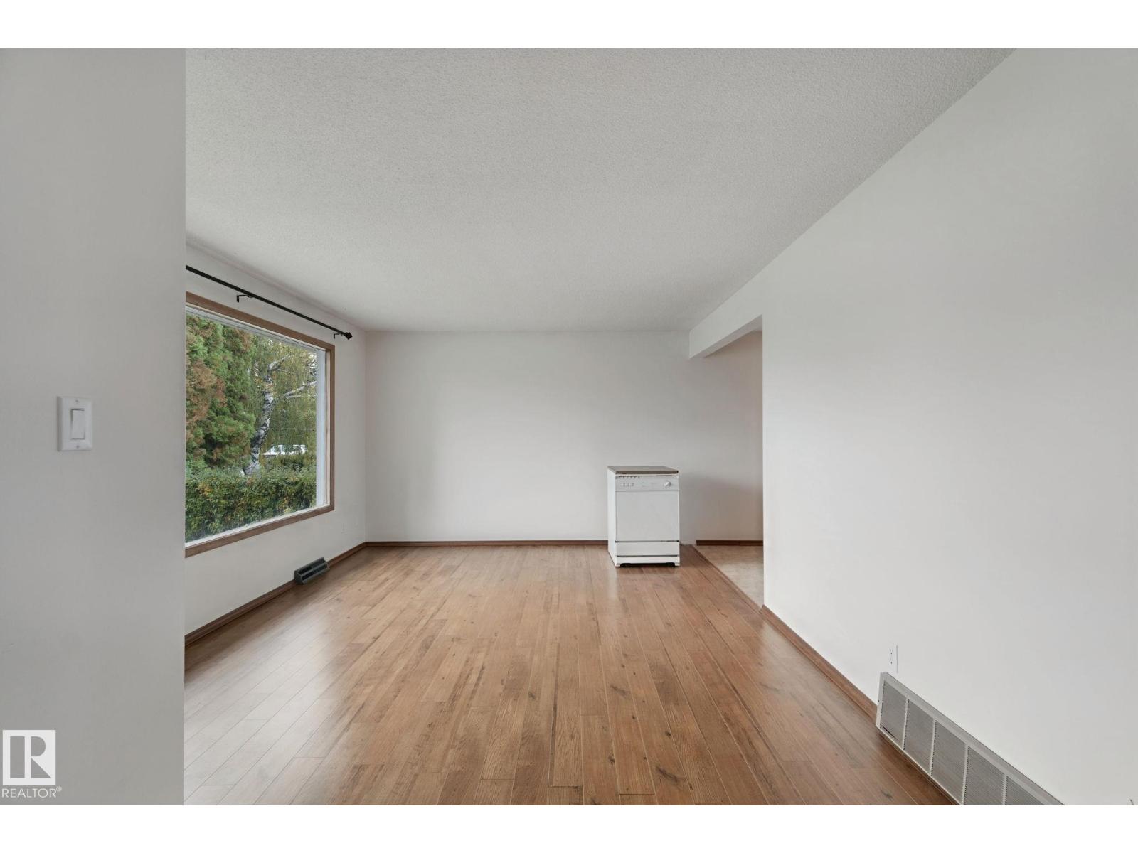 8424 70 St Nw Property Photo 9