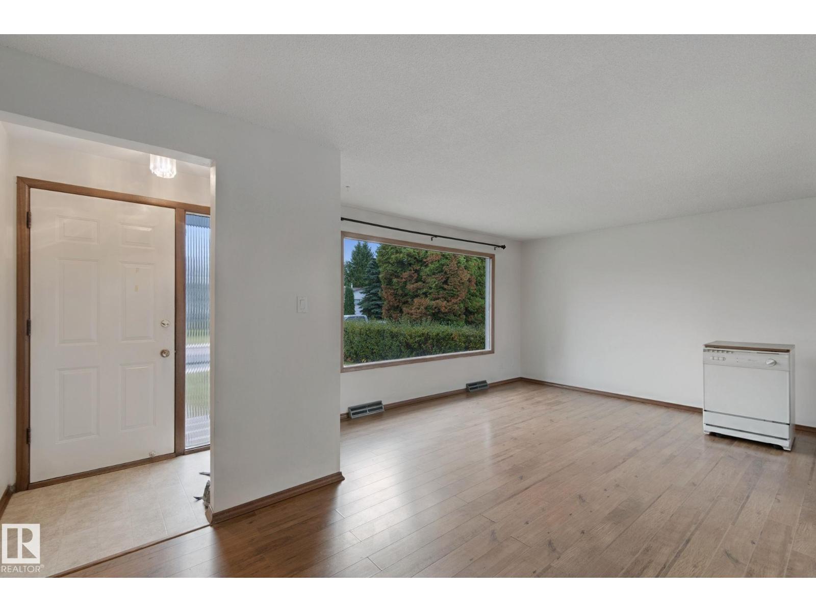 8424 70 St Nw Property Photo 10