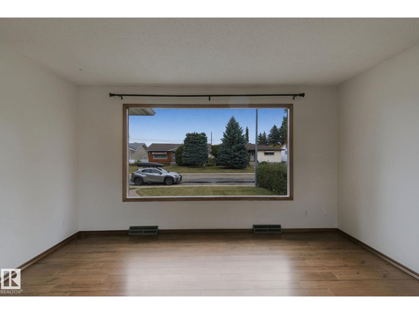 8424 70 St Nw Property Photo 11