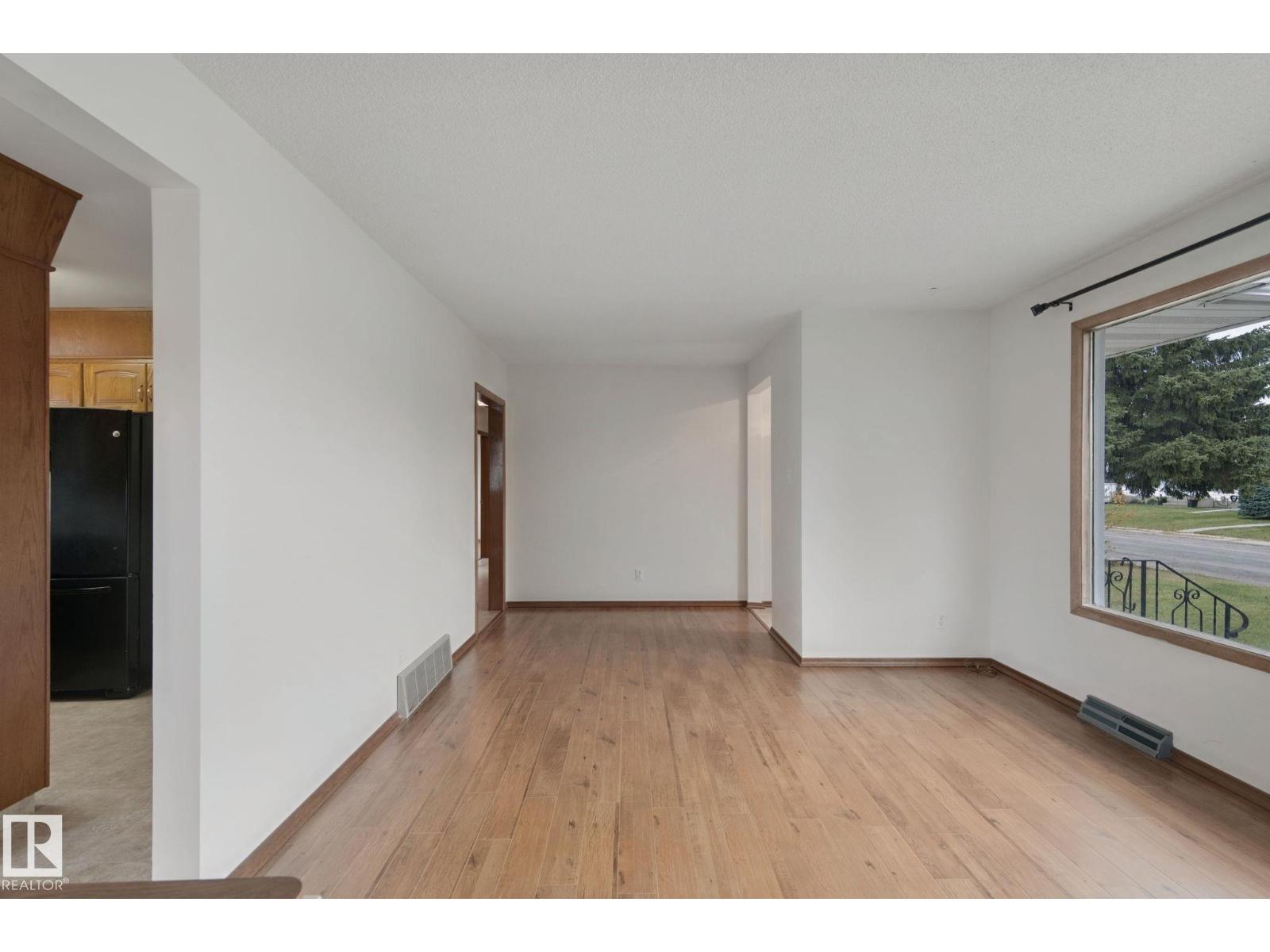 8424 70 St Nw Property Photo 12