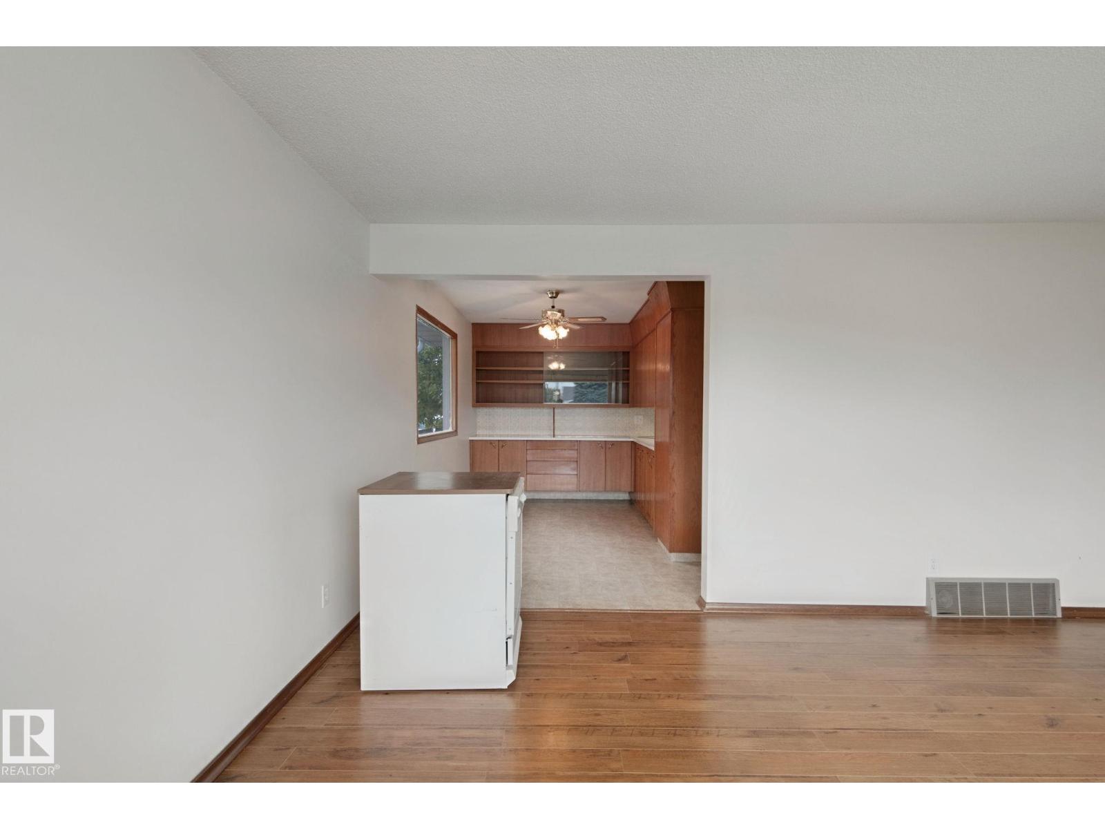 8424 70 St Nw Property Photo 14