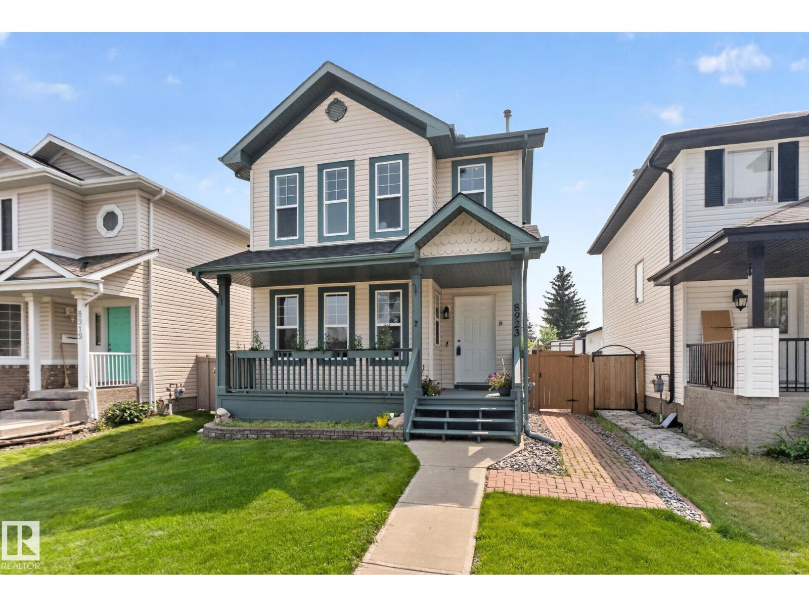 8923 173 Av Nw Property Photo 1