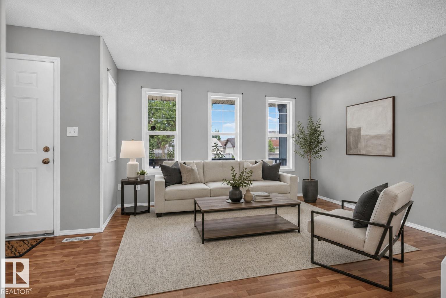 8923 173 Av Nw Property Photo 3