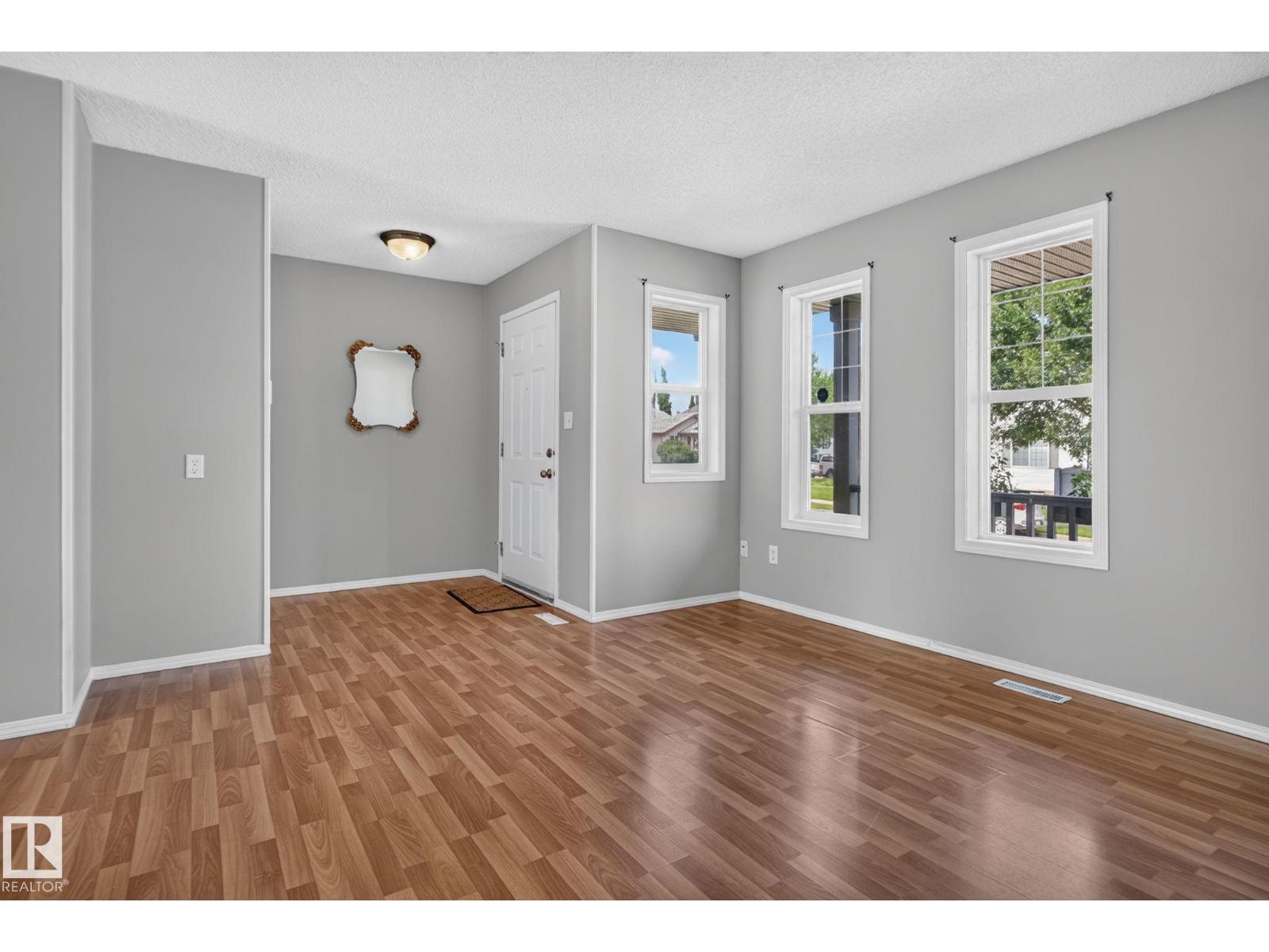 8923 173 Av Nw Property Photo 5