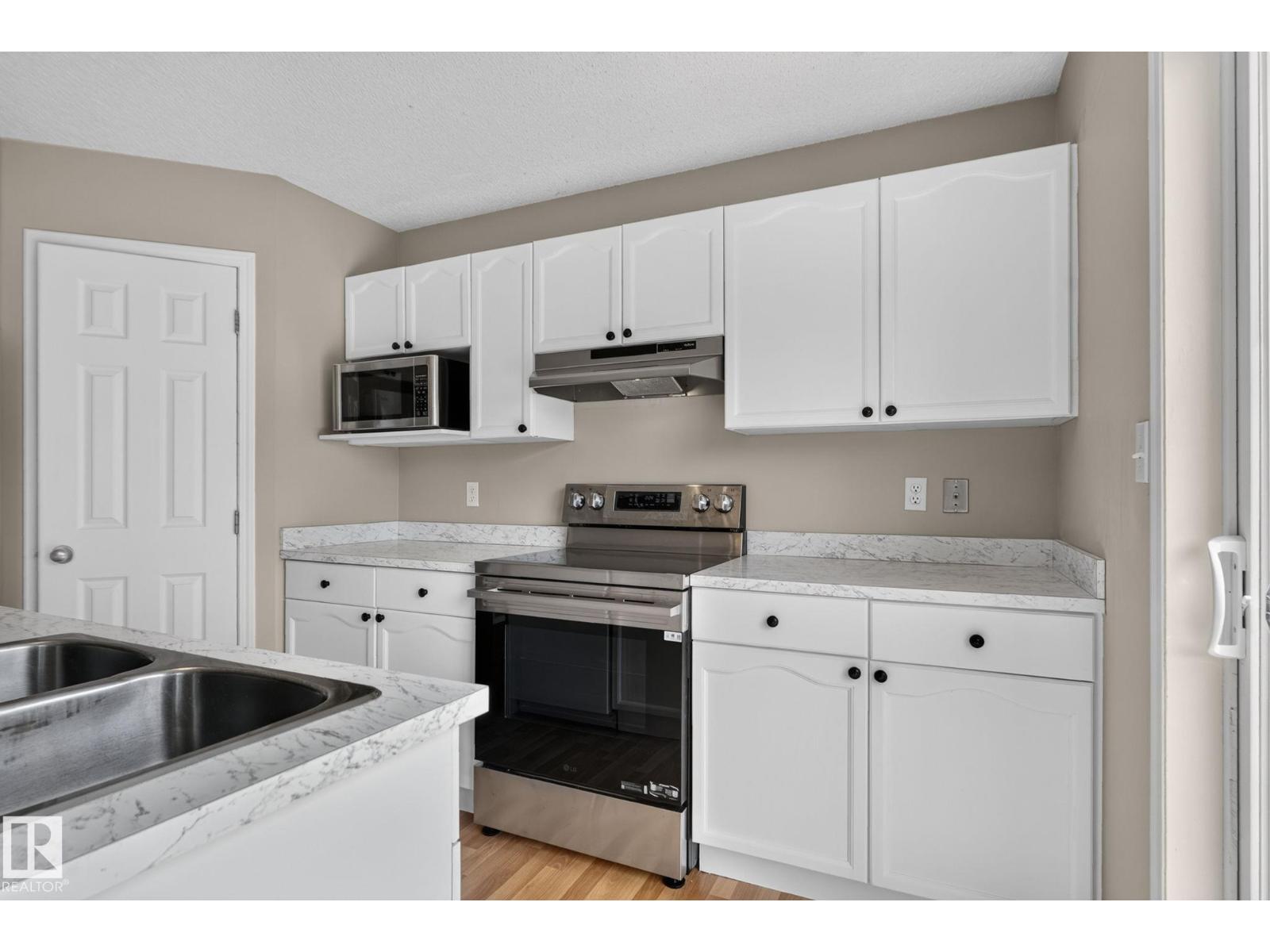 8923 173 Av Nw Property Photo 11