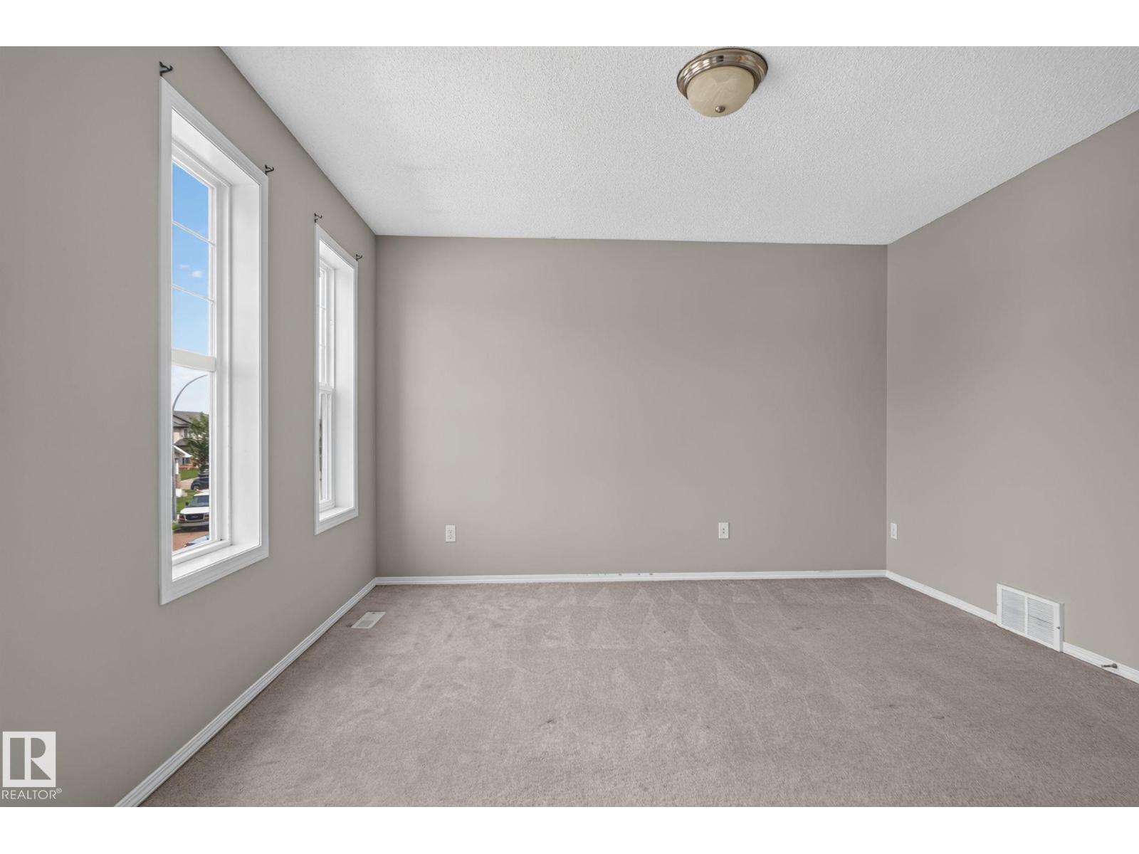 8923 173 Av Nw Property Photo 32