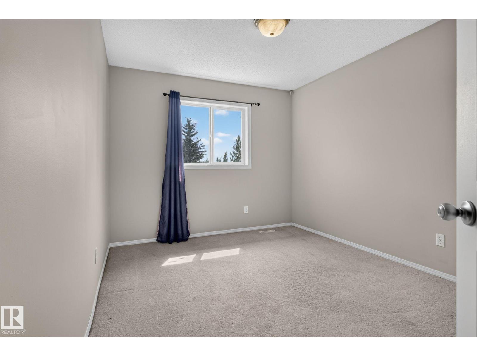 8923 173 Av Nw Property Photo 38