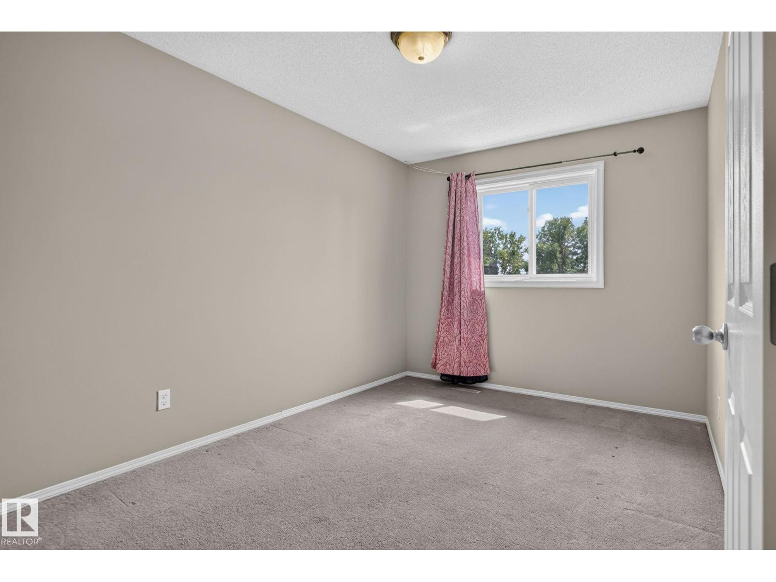 8923 173 Av Nw Property Photo 41