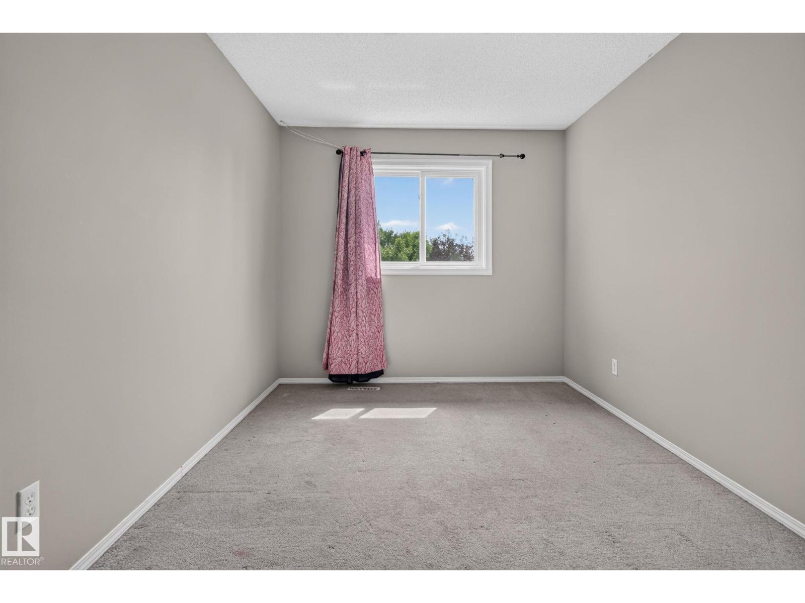 8923 173 Av Nw Property Photo 42
