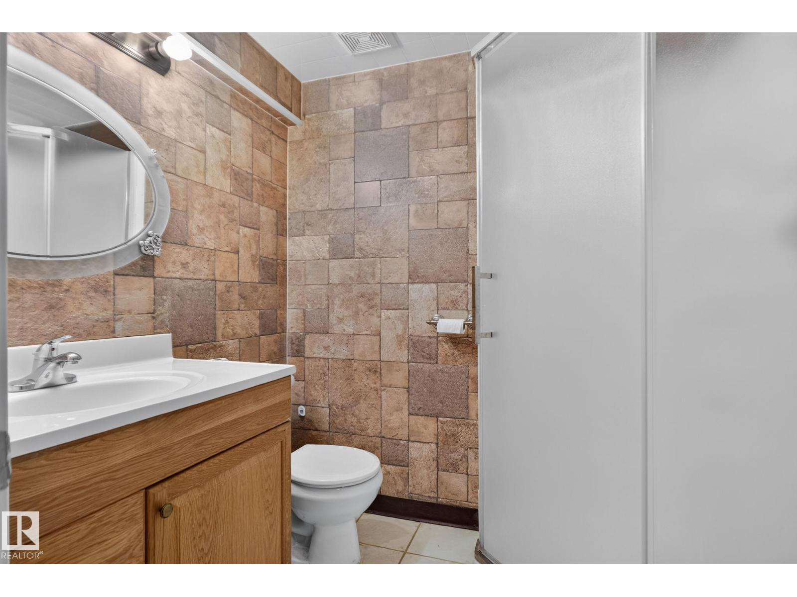 8923 173 Av Nw Property Photo 49
