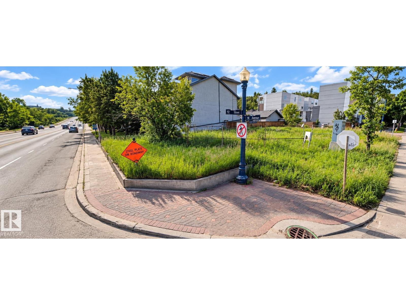 9755 92 St Nw Property Photo 4
