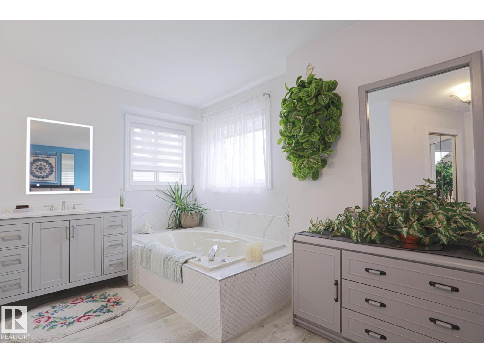 4424 124 Av Nw Property Photo 32