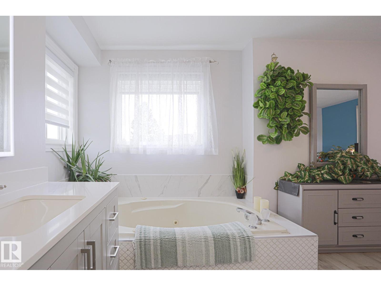 4424 124 Av Nw Property Photo 33