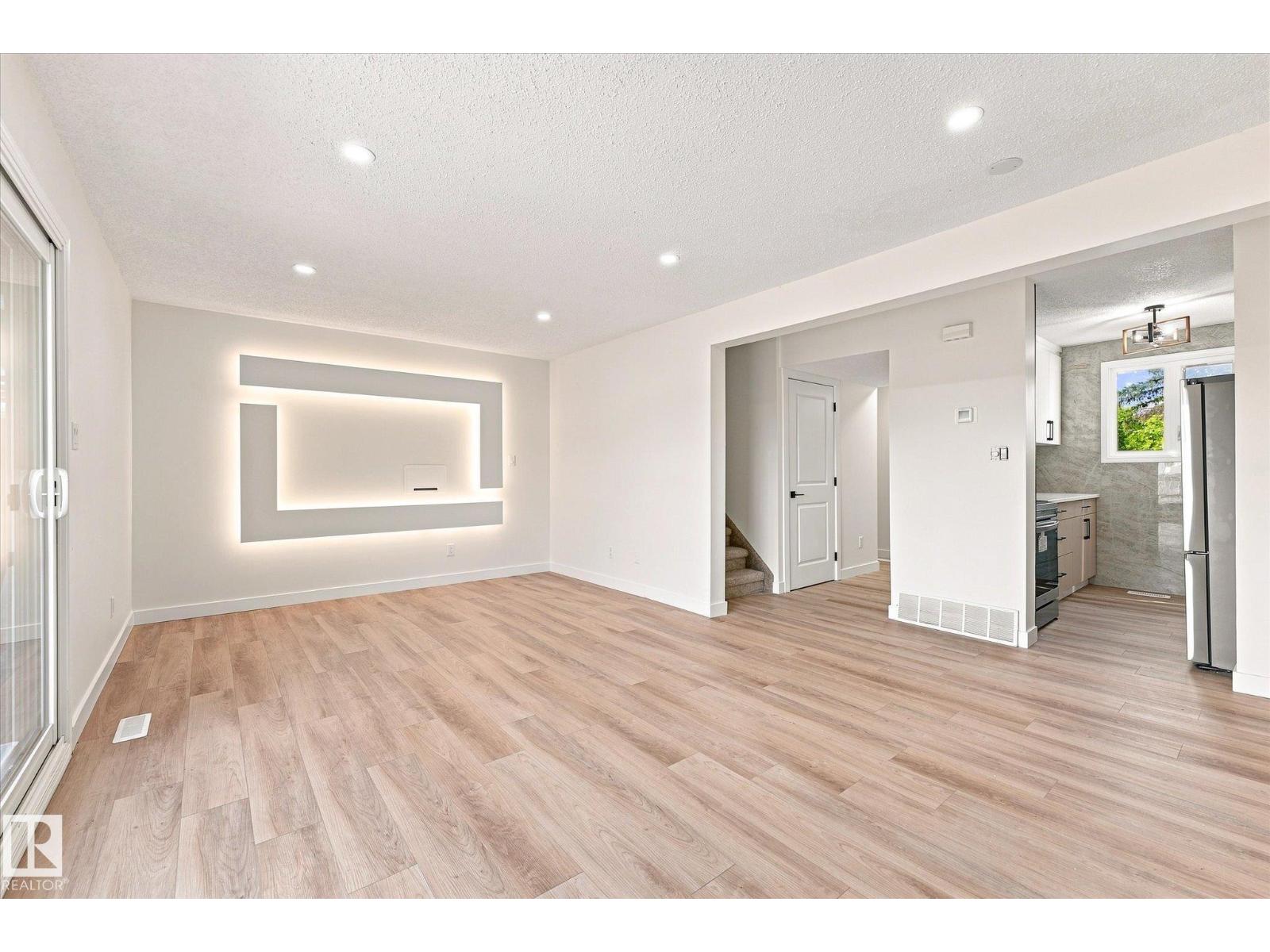 18307 66 Av Nw Property Photo 3