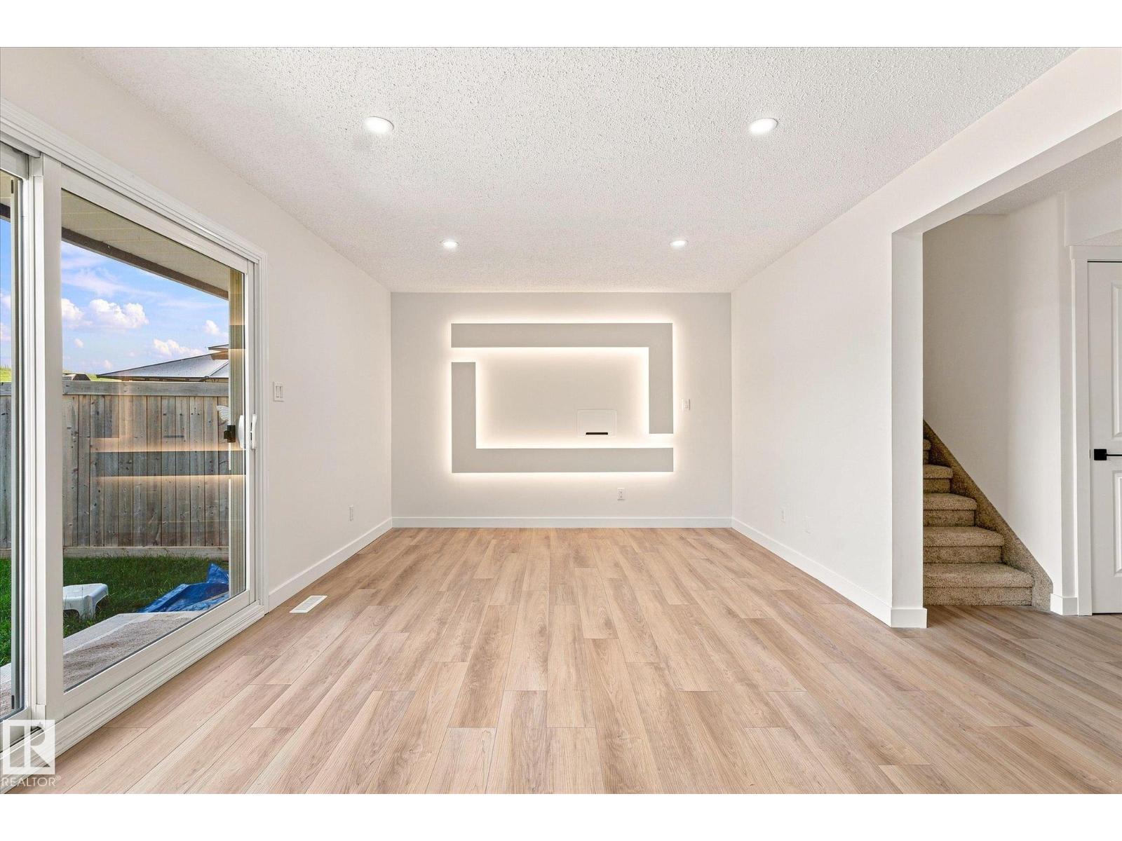 18307 66 Av Nw Property Photo 4