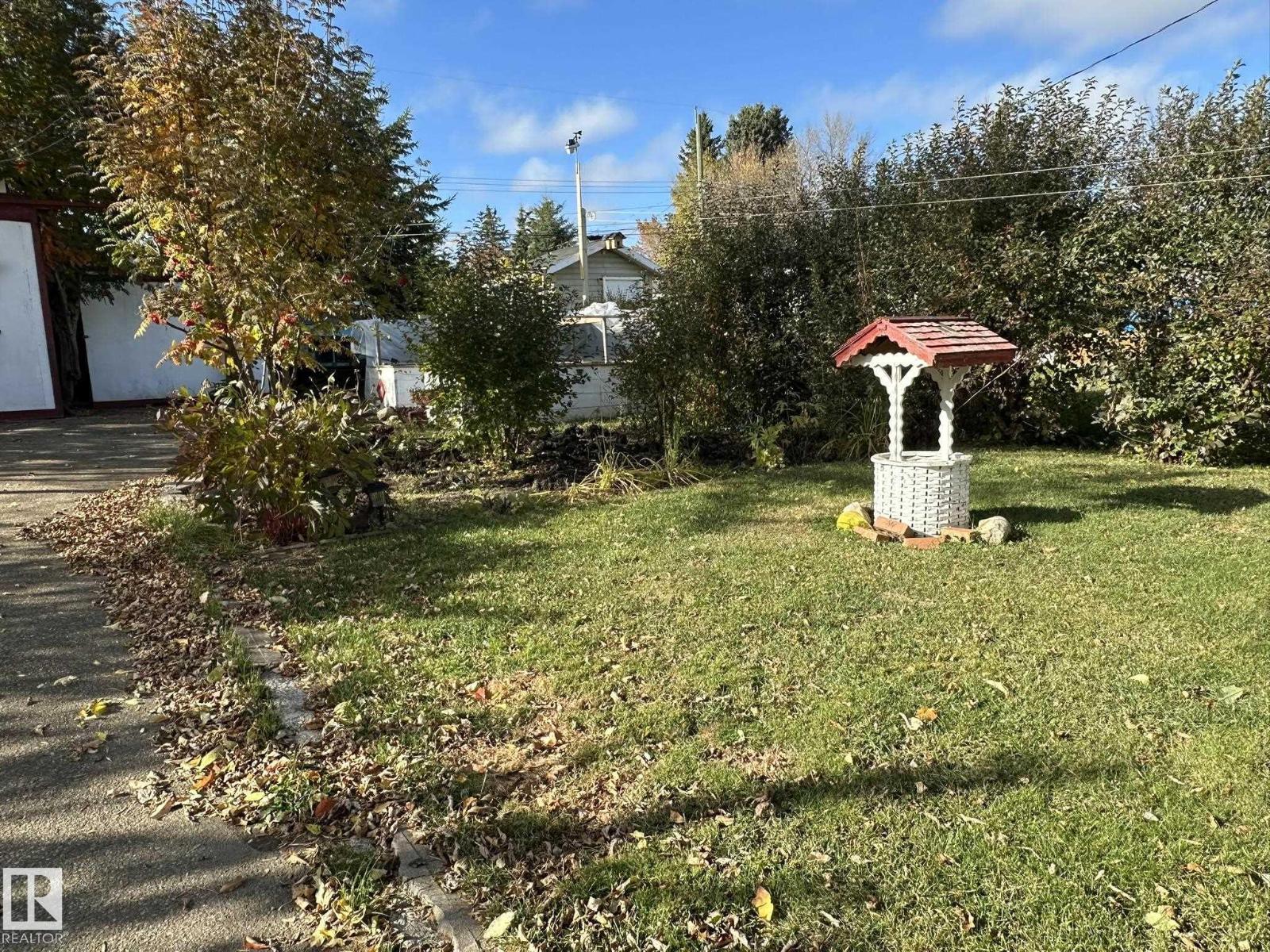 4522 51 St Property Photo 7