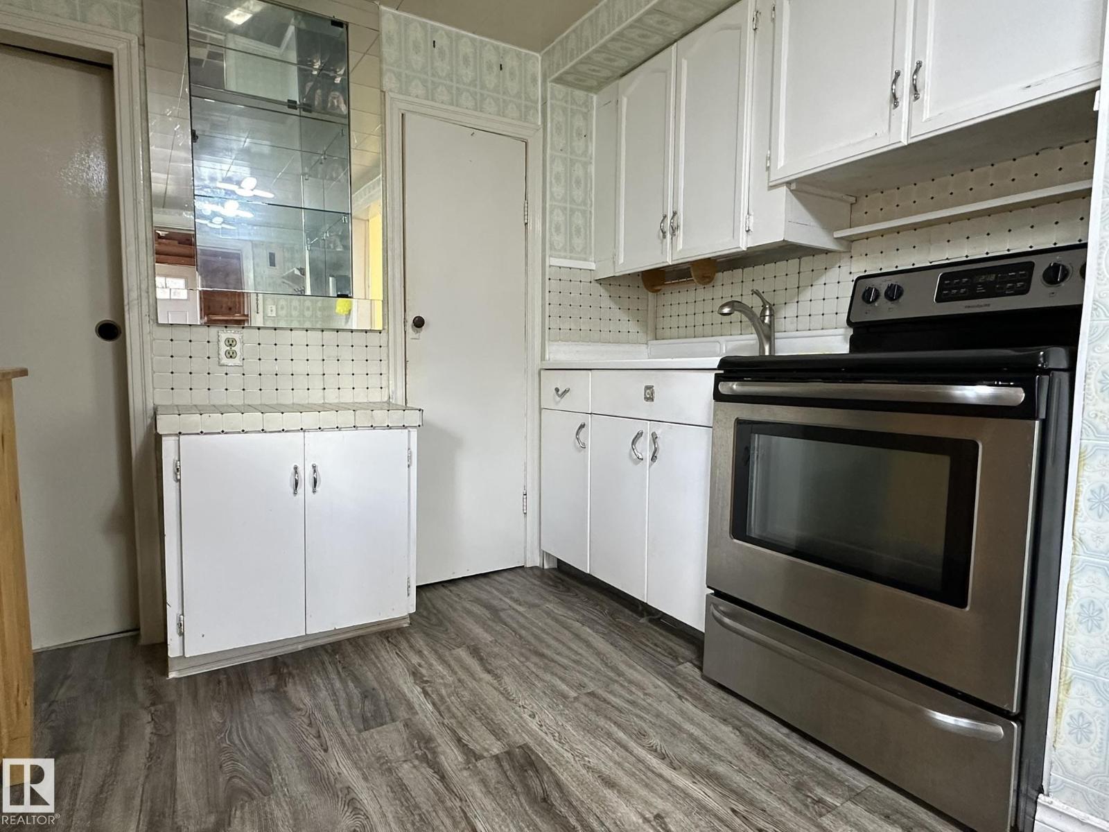 4522 51 St Property Photo 10