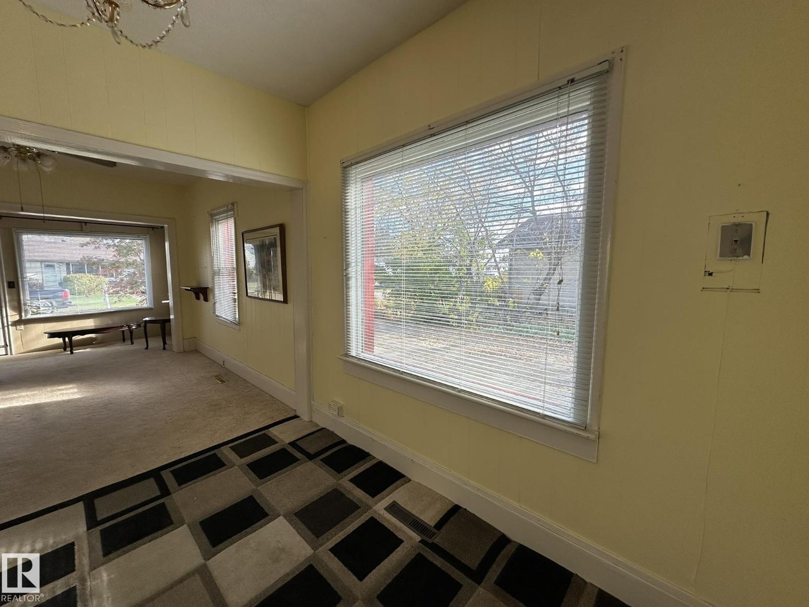 4522 51 St Property Photo 11