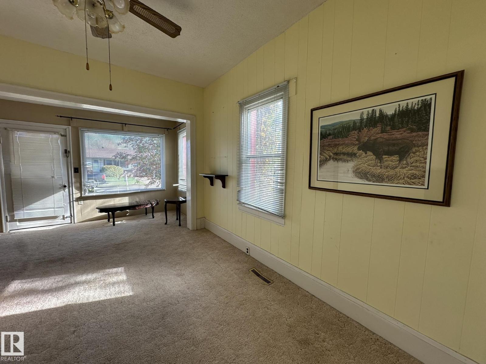 4522 51 St Property Photo 14