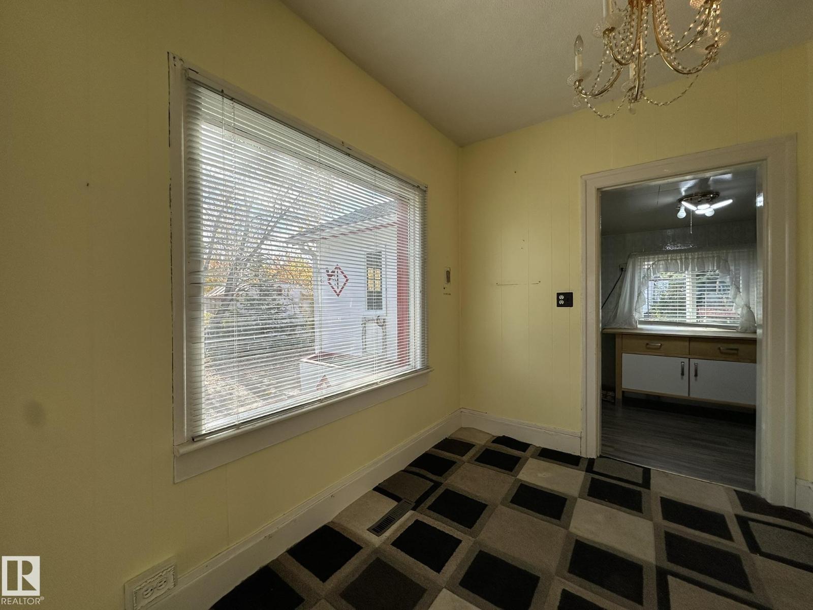 4522 51 St Property Photo 15