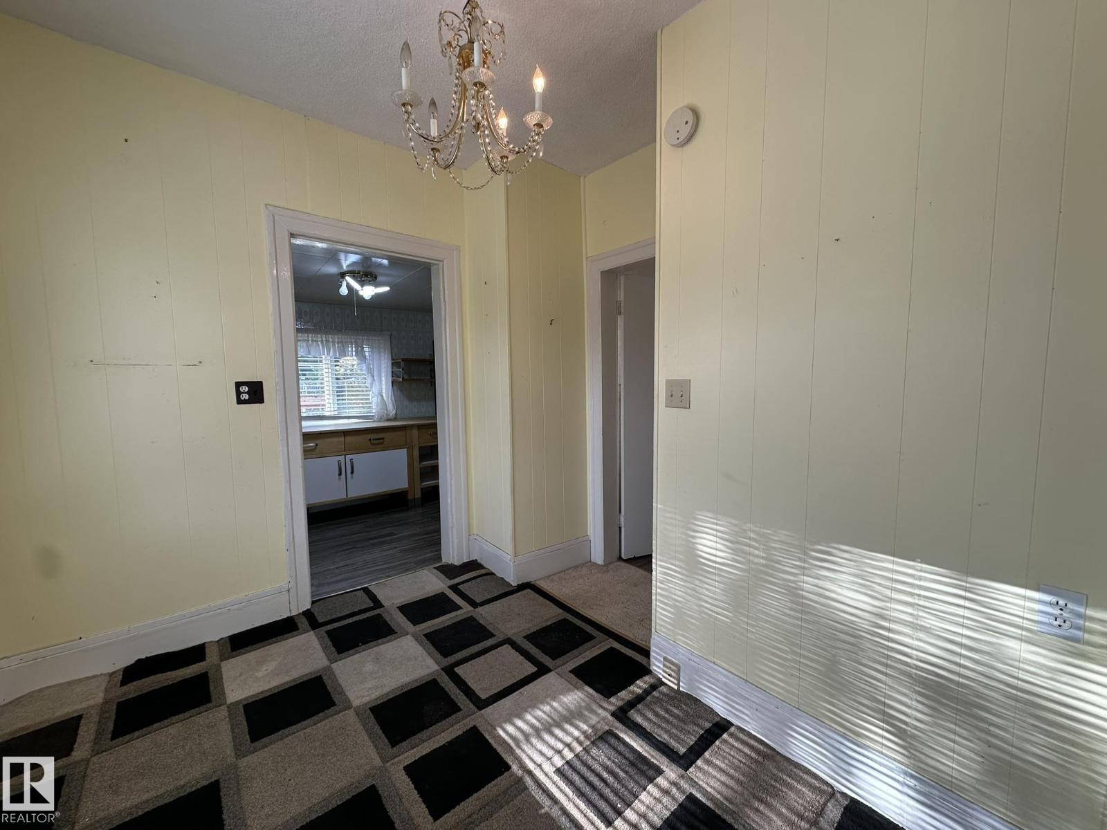 4522 51 St Property Photo 16