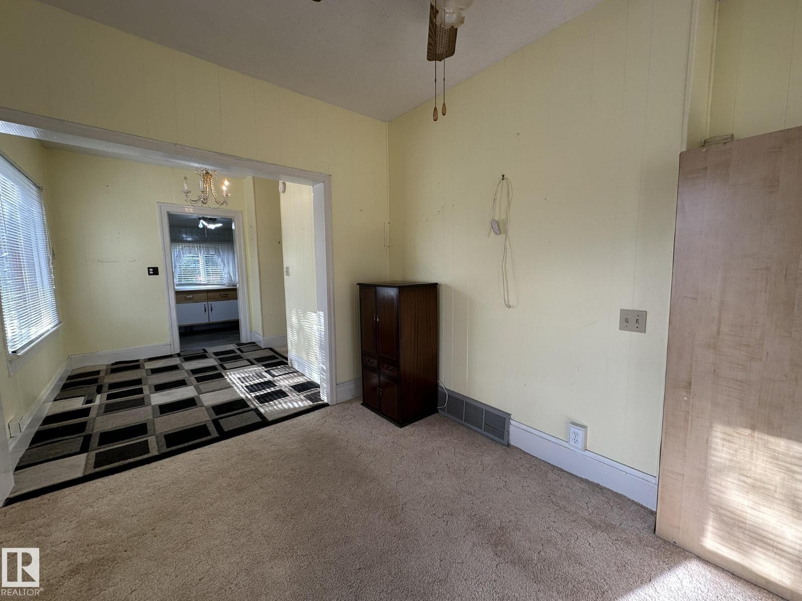 4522 51 St Property Photo 17