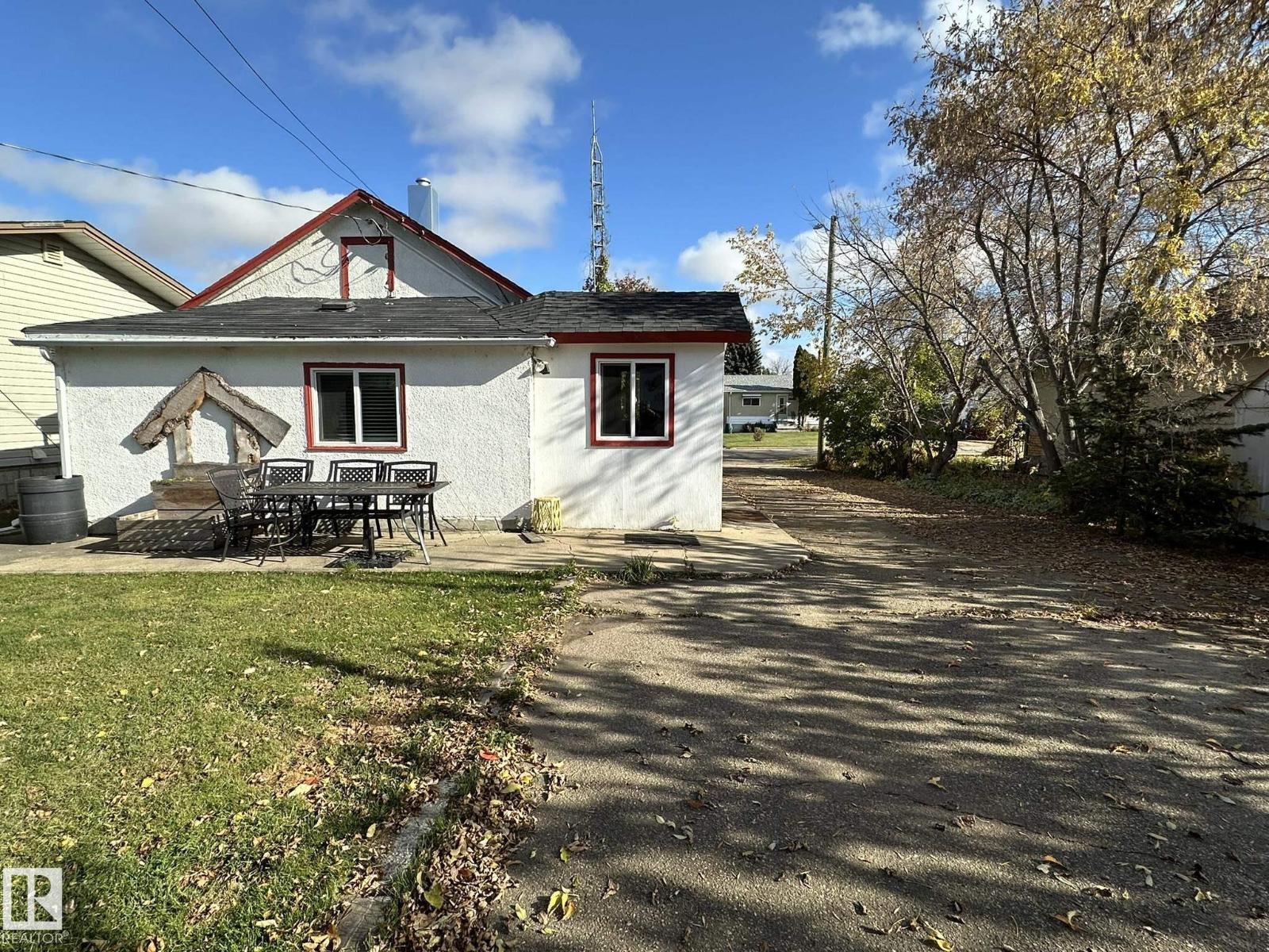 4522 51 St Property Photo 23