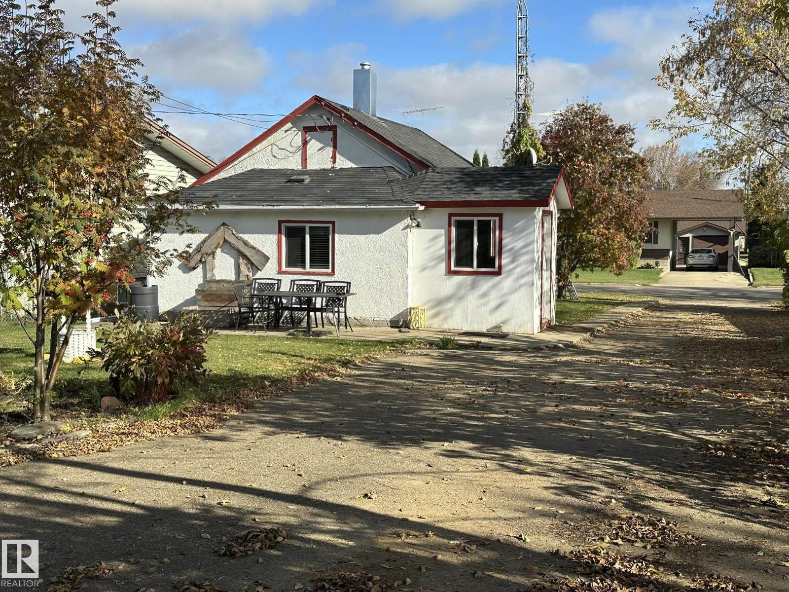 4522 51 St Property Photo 26