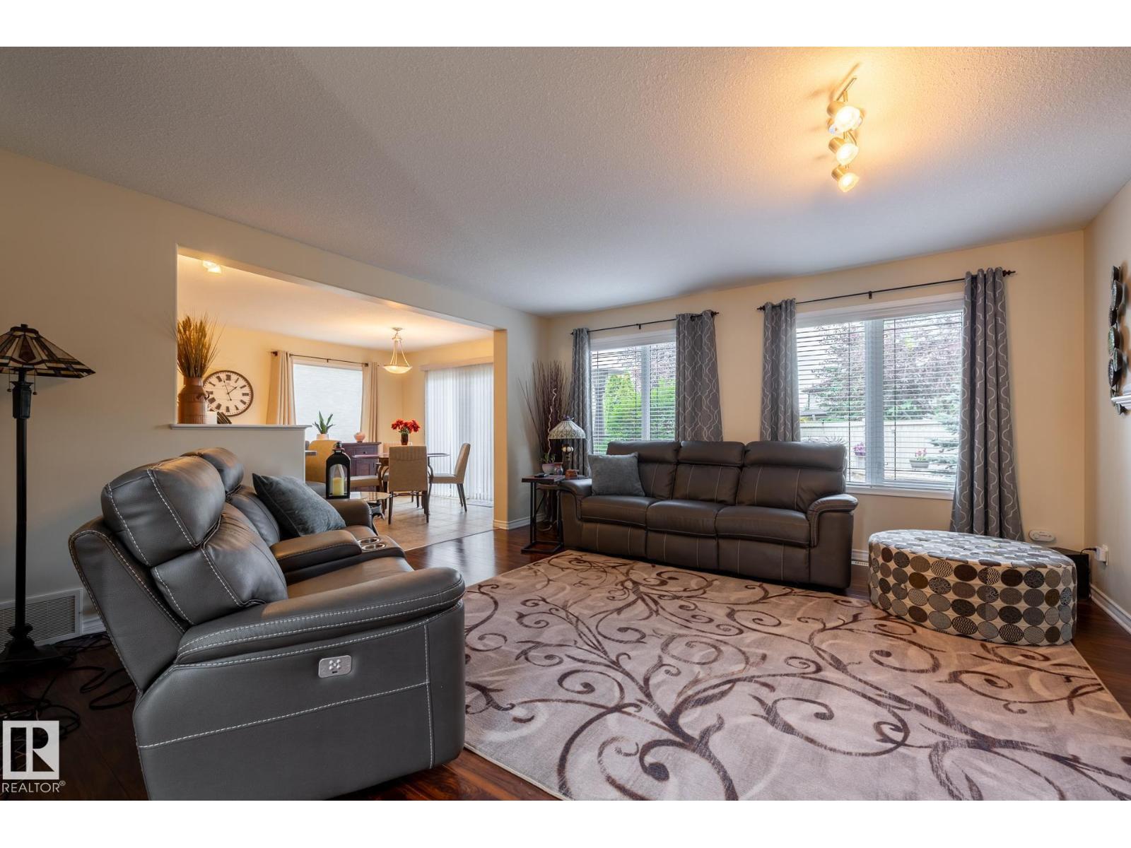 5820 7 Av Sw Property Photo 9