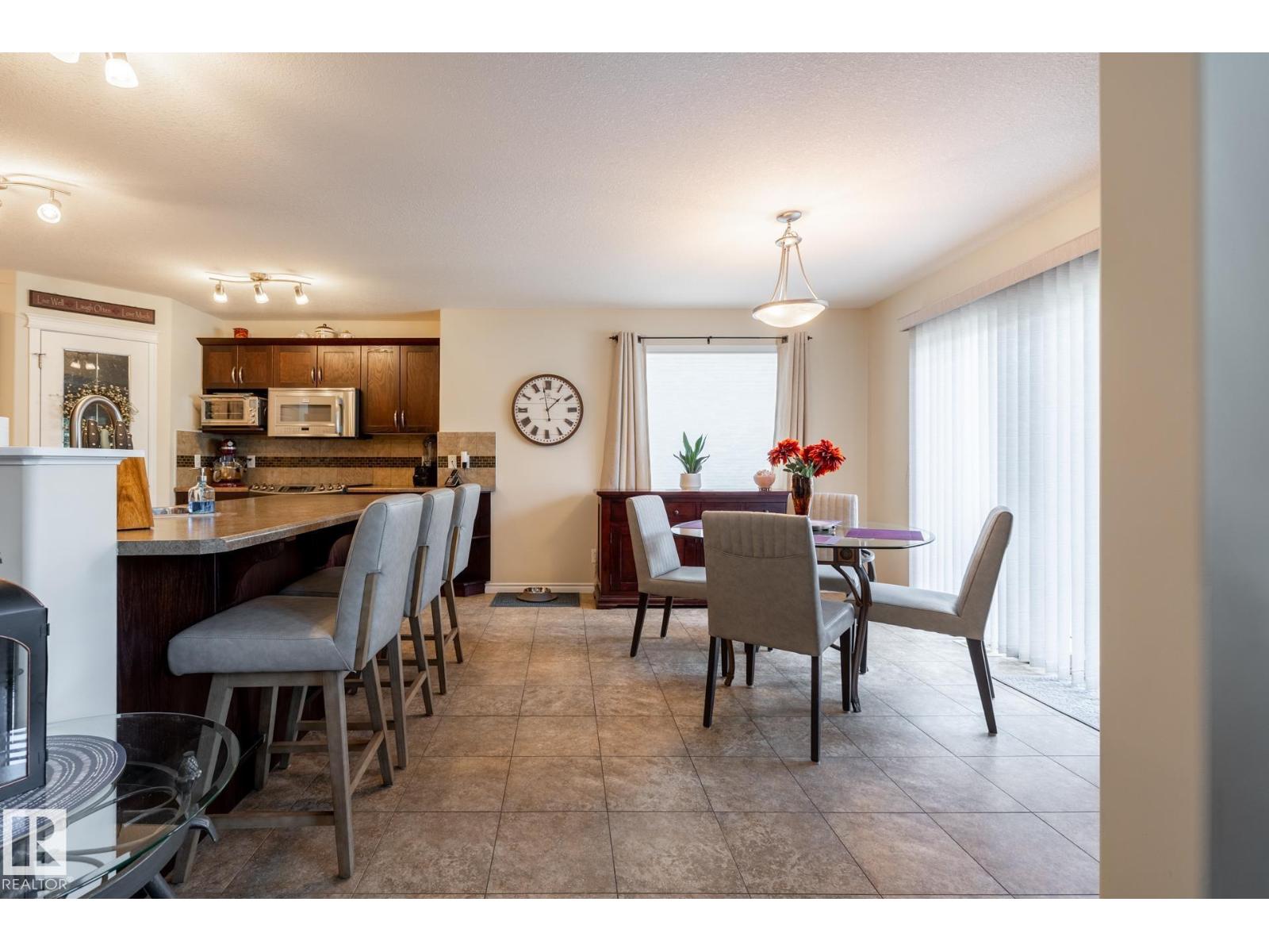 5820 7 Av Sw Property Photo 13