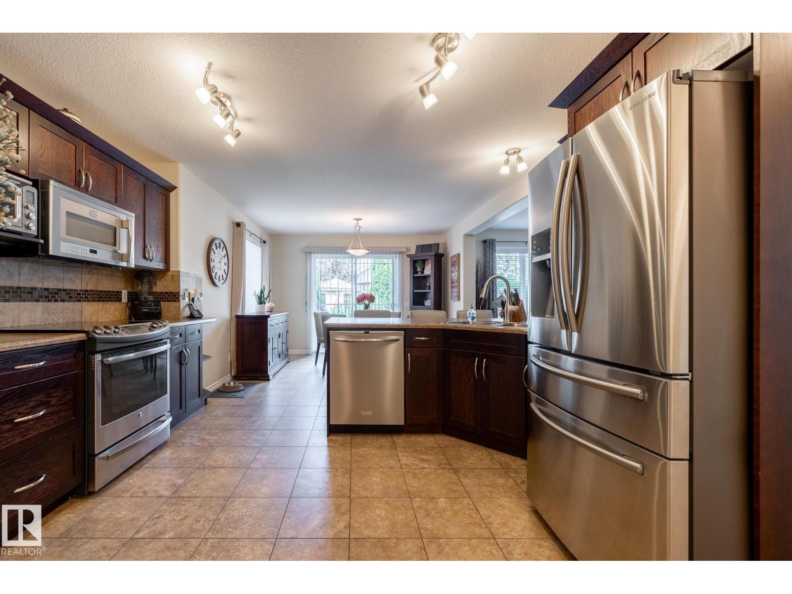 5820 7 Av Sw Property Photo 18
