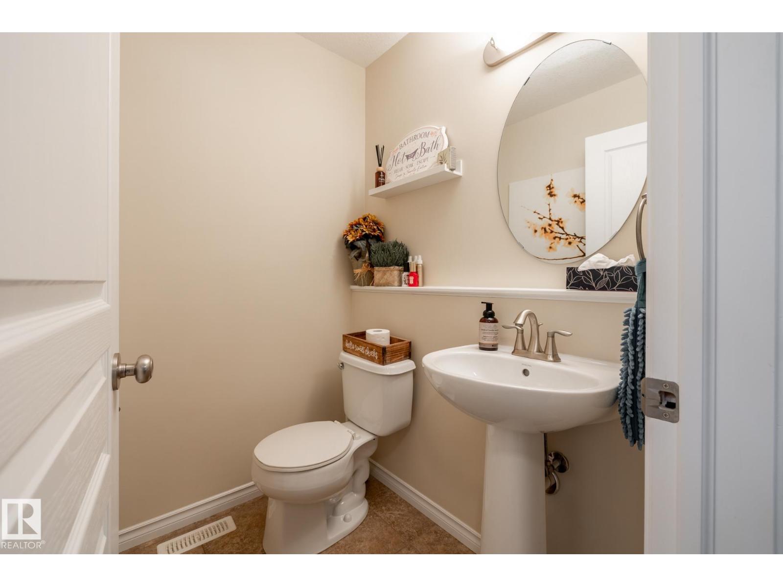 5820 7 Av Sw Property Photo 19