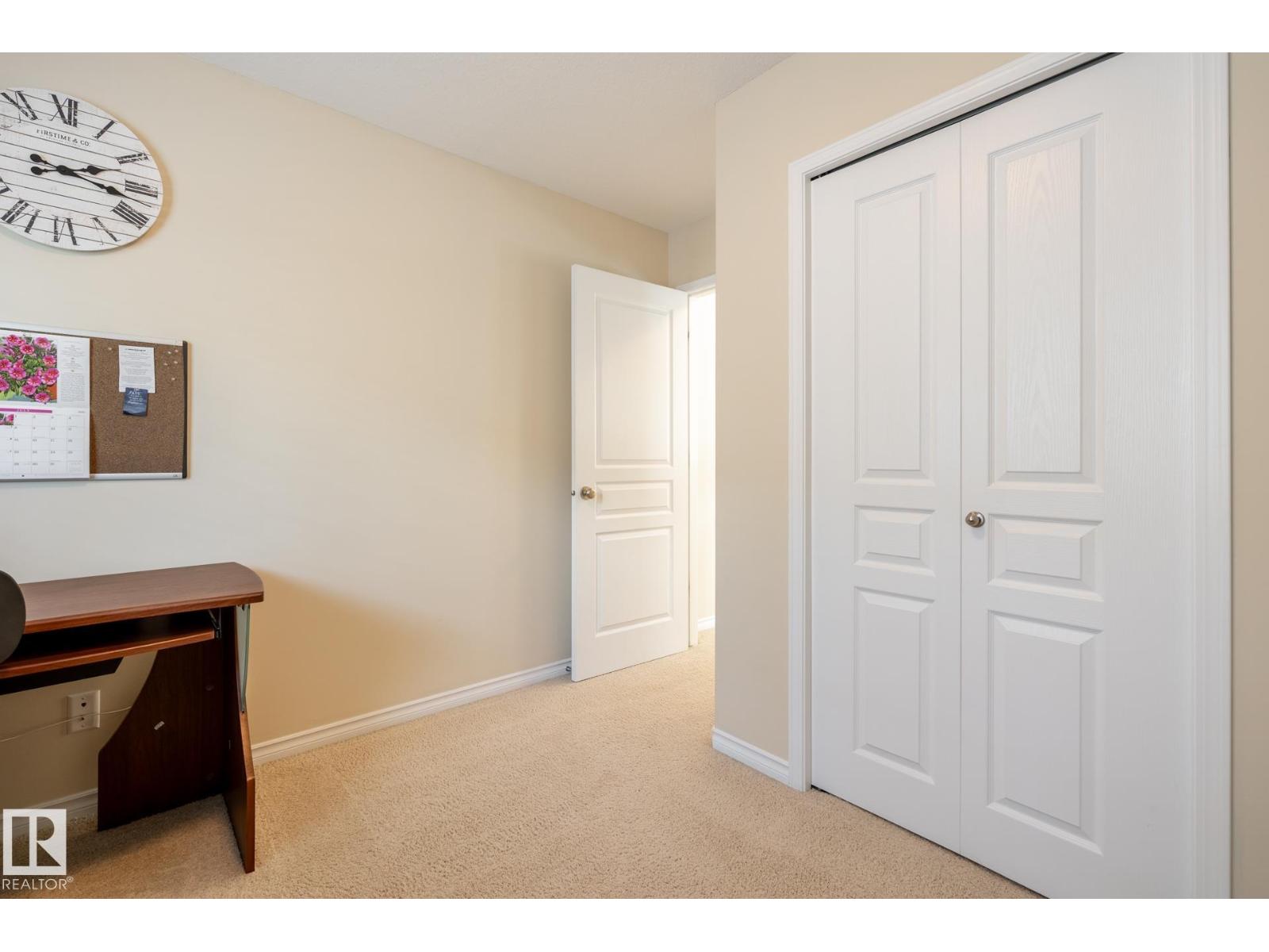 5820 7 Av Sw Property Photo 32
